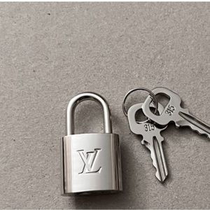 New Louis Vuitton Silver-Toned Lock on 16" Curb Chain Choker Necklace